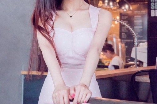 演员吴倩自曝被爸爸打掉牙齿不敢吐出来：我不敢吐出来直接吞下去了