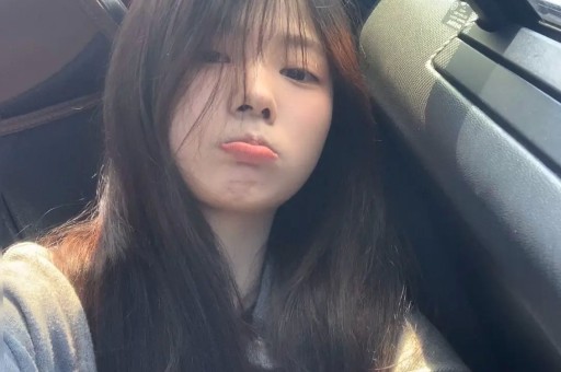 中秋晚会变“预制菜”？明星集体假唱穿帮主持人尬聊太敷衍